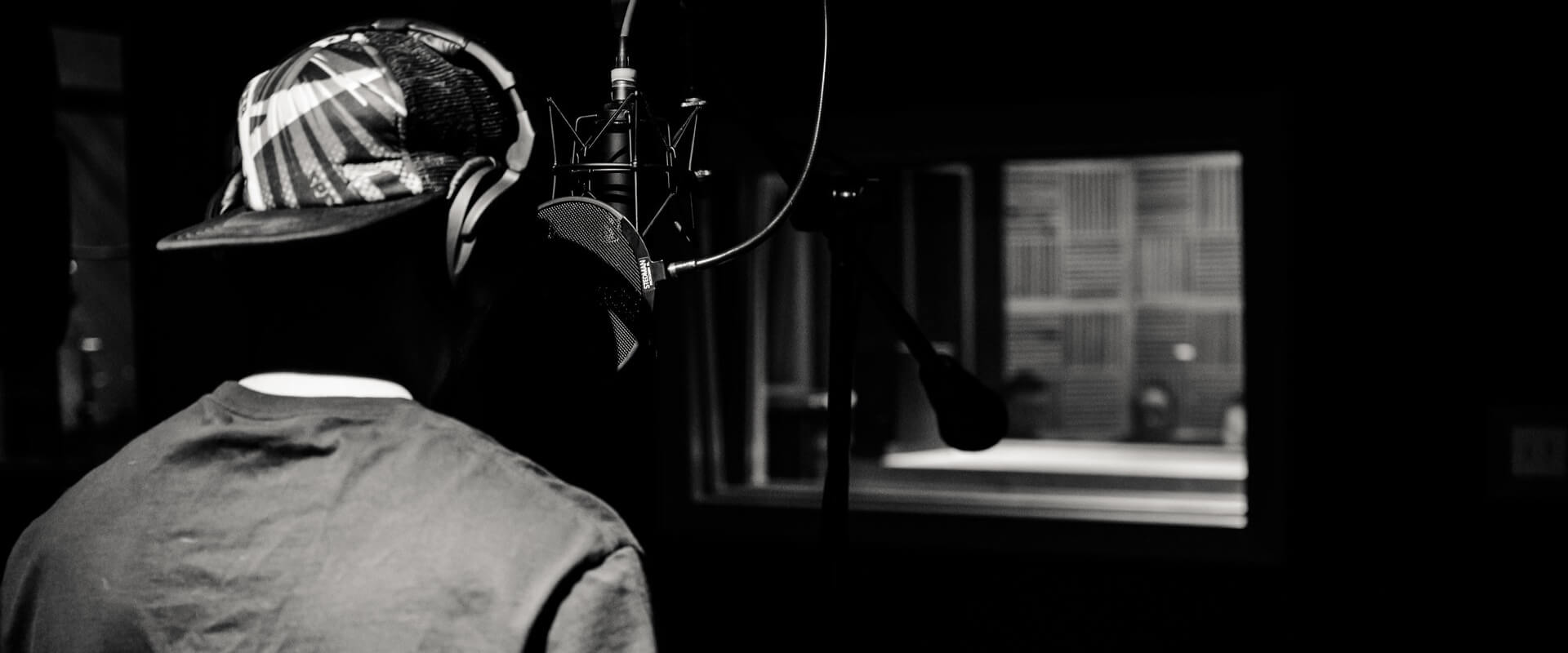 freelance-voice-over-about-me-section-bg-img