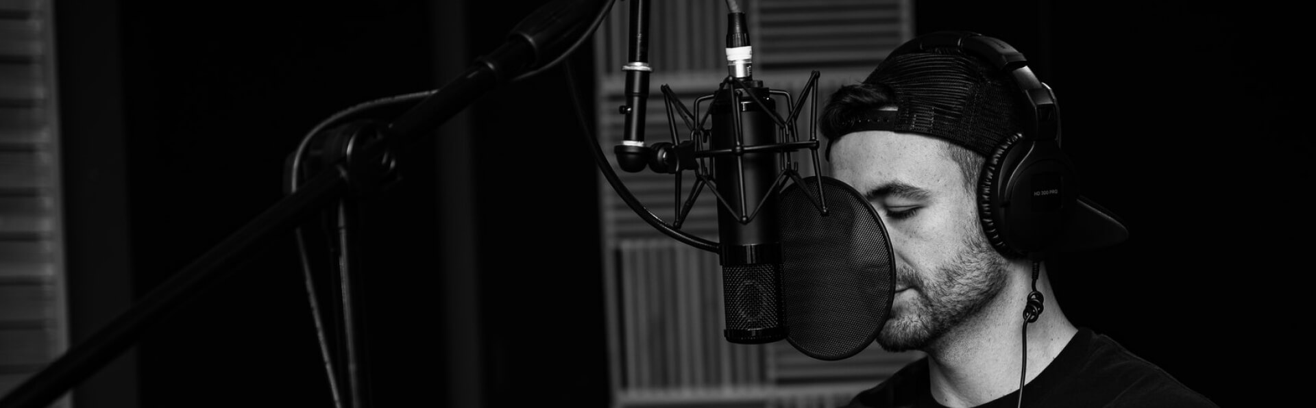 freelance-voice-over-cta-section-bg